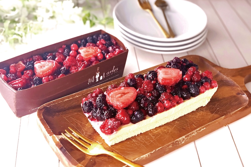 「ベイク・ド・アルル」の「5種のベリー贅沢レアチーズケーキ」税込み1,404円