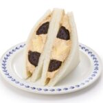 「サンドイッチハウス メルヘン」にて販売される「クッキーとプリンの焦がしキャラメル風クリーム」1パック・税込み669円（エキュート品川）