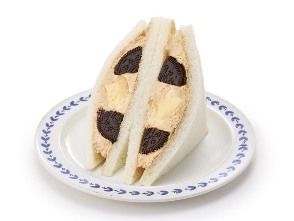 「サンドイッチハウス メルヘン」にて販売される「クッキーとプリンの焦がしキャラメル風クリーム」1パック・税込み669円（エキュート品川）