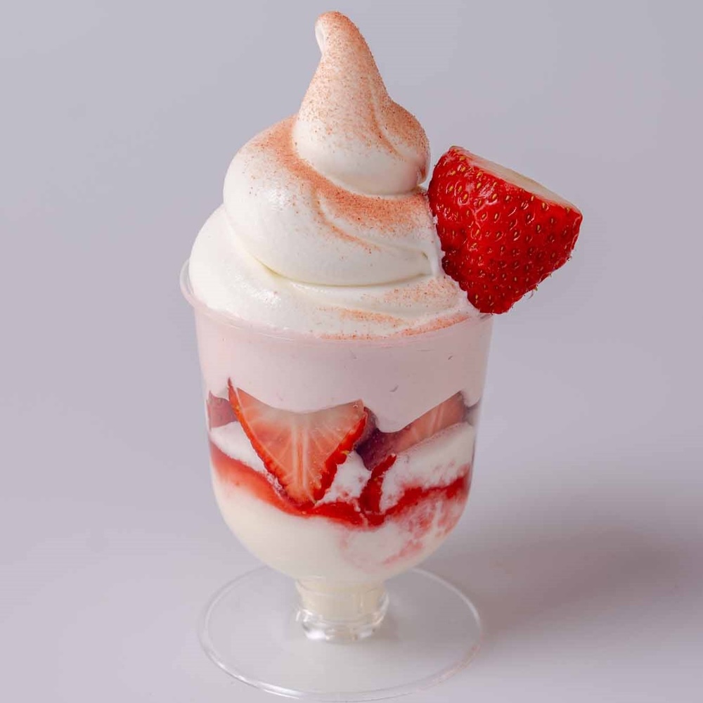 「カントリーホーム風景」の高島屋限定・各日30個限定「ミニパフェ（苺のしずく）」税込み1,100円