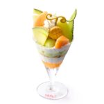 支店7店舗で展開される「マスクメロンと赤肉メロンのパフェ」税込み2,420円