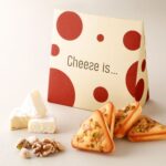「Cheese is...」にて販売される「チーズフィナンシェ（ナッツ）」1箱4個入り・税込み1,296円（エキュート品川）
