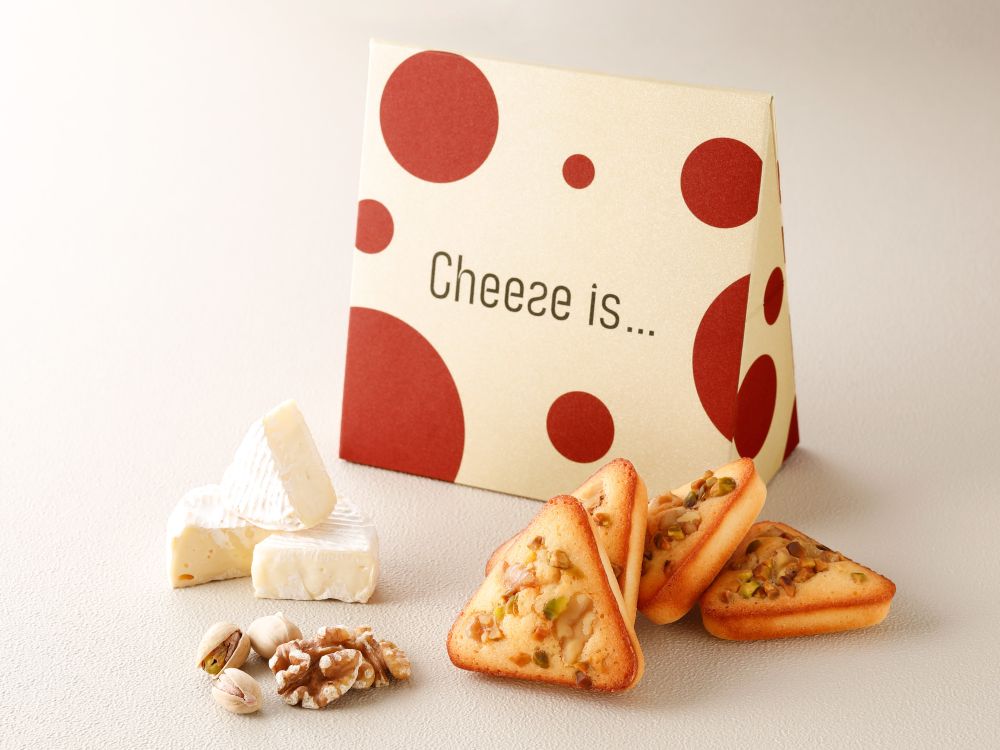 「Cheese is...」にて販売される「チーズフィナンシェ（ナッツ）」1箱4個入り・税込み1,296円（エキュート品川）