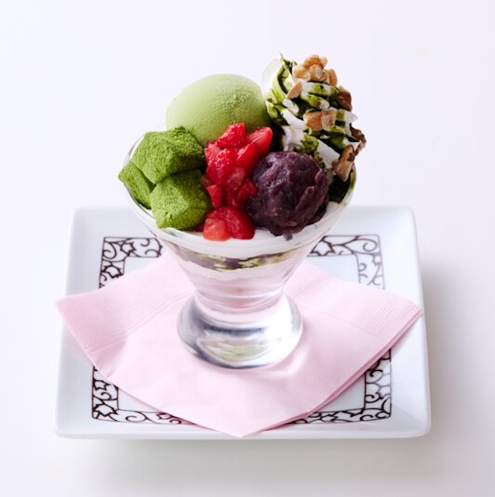 「宇治抹茶とわらび餅のシフォンパフェ」税込み940円