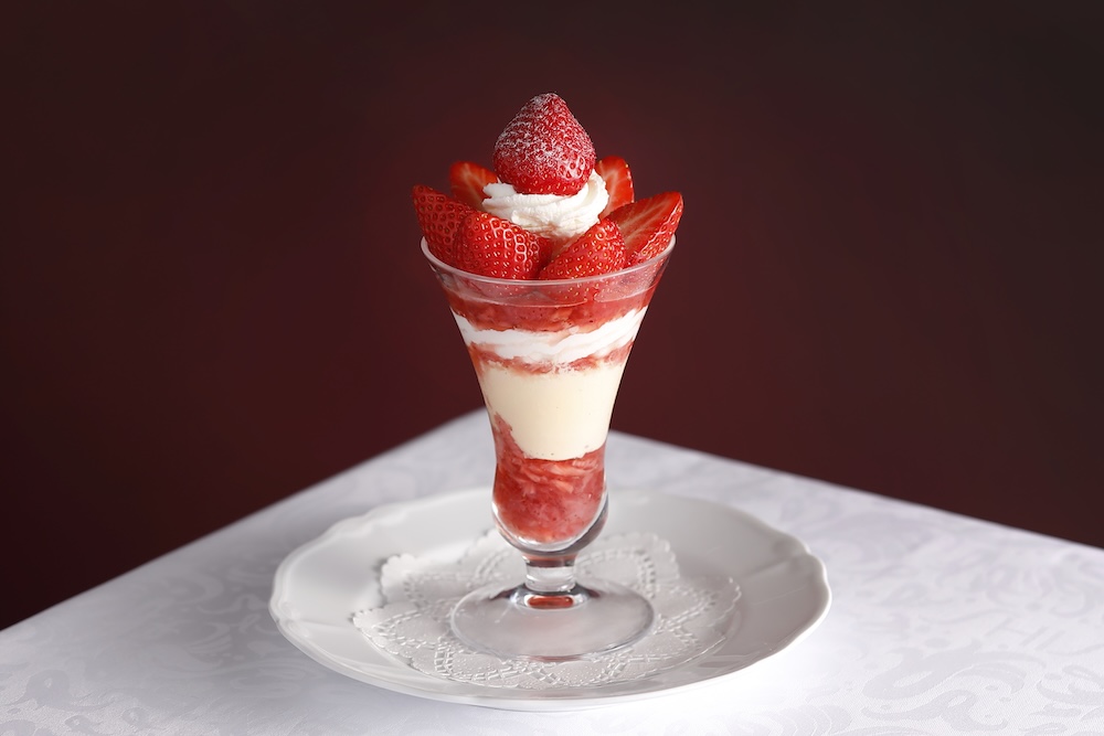 「奈良県産“アスカルビー”のストロベリーパフェ」税込み3,000円