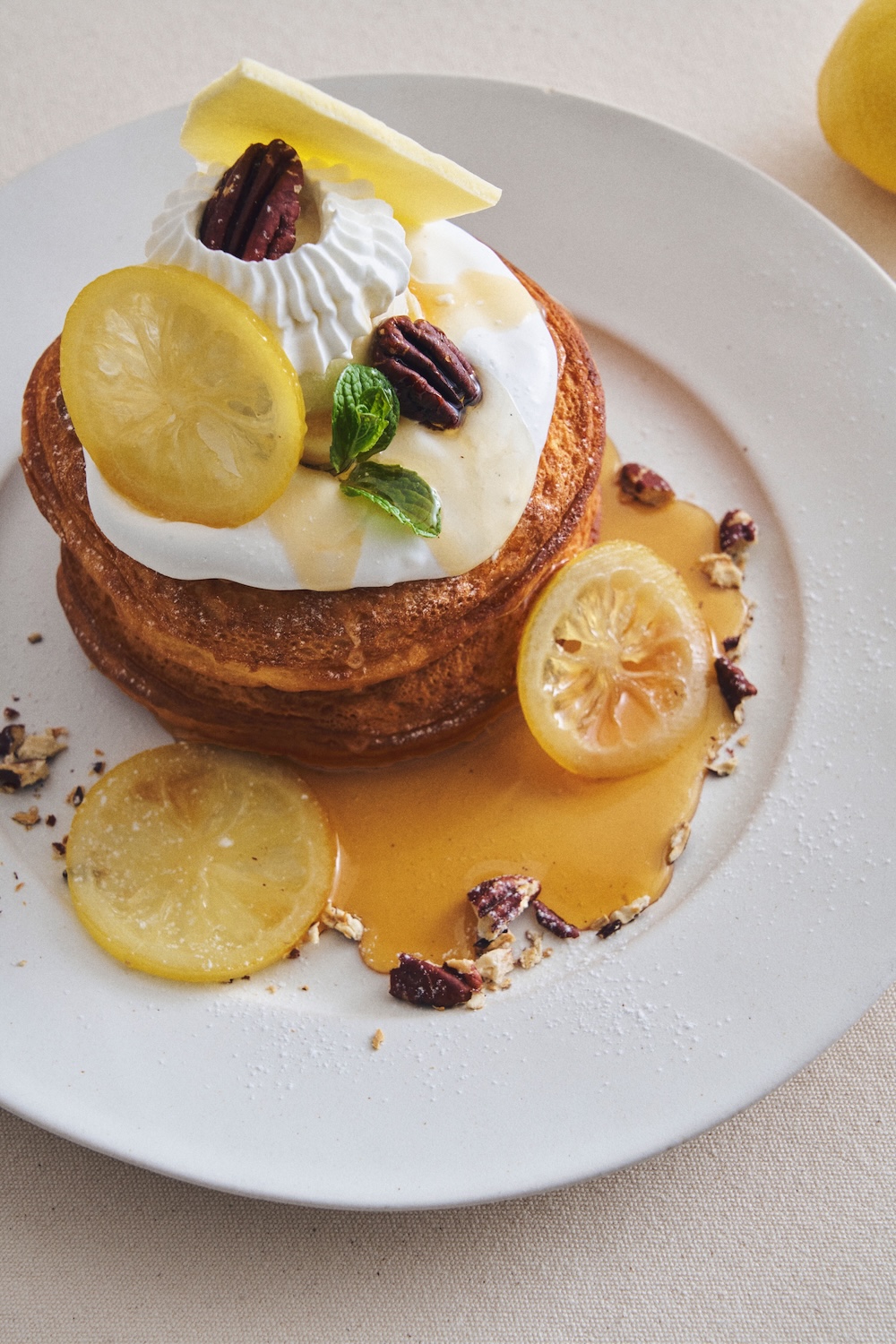 「塩バニラクリームとシュガーバターのパンケーキ レモンティーソース」イメージ