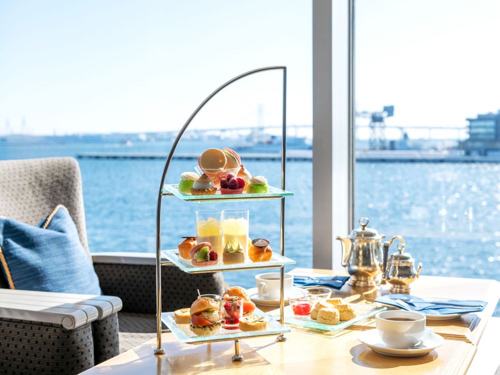 「母の日 アフタヌーンティーセット」税込み10,000円（サービス料含む）