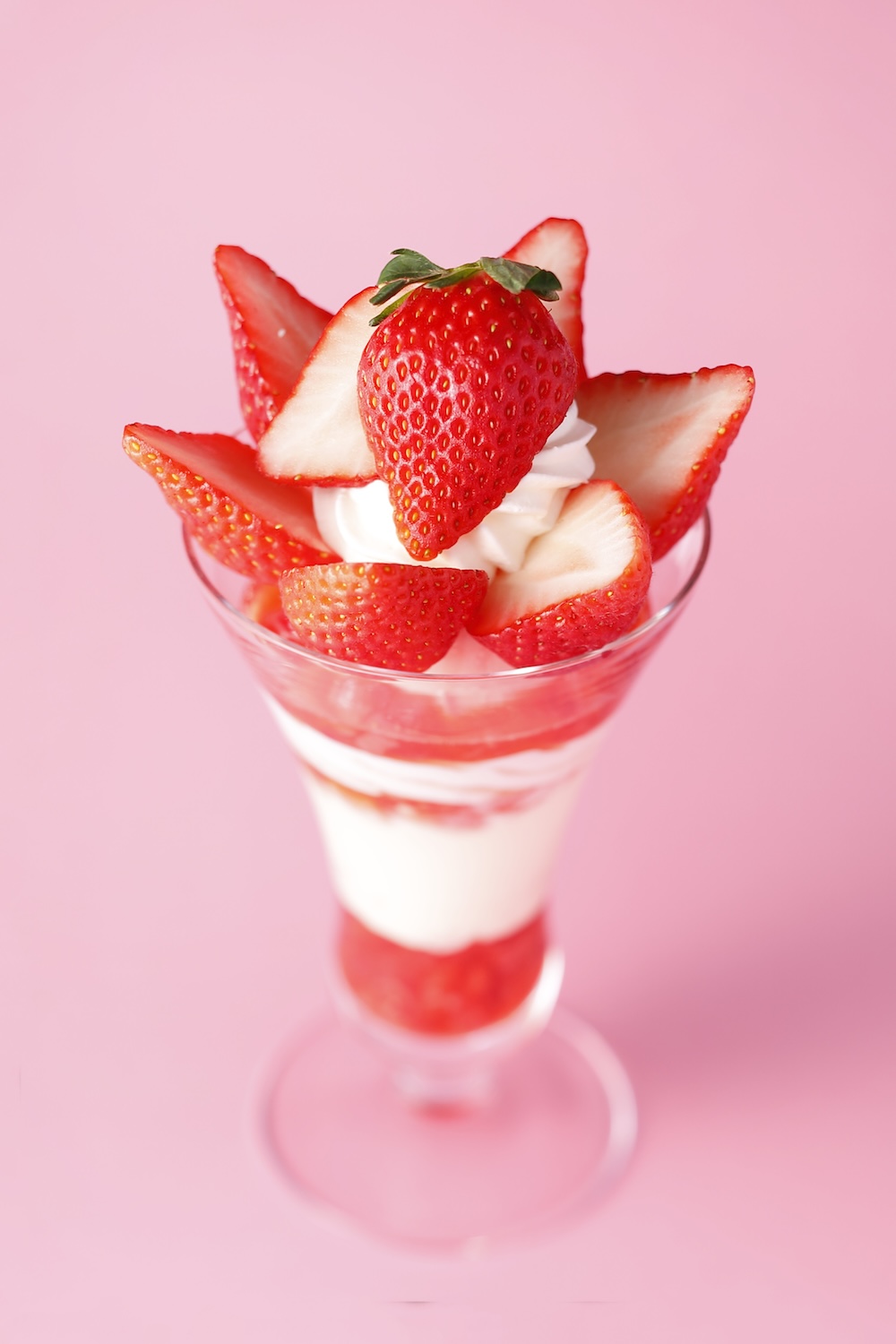 「岐阜県産苺“華かがり”のパフェ」税込み2,640円