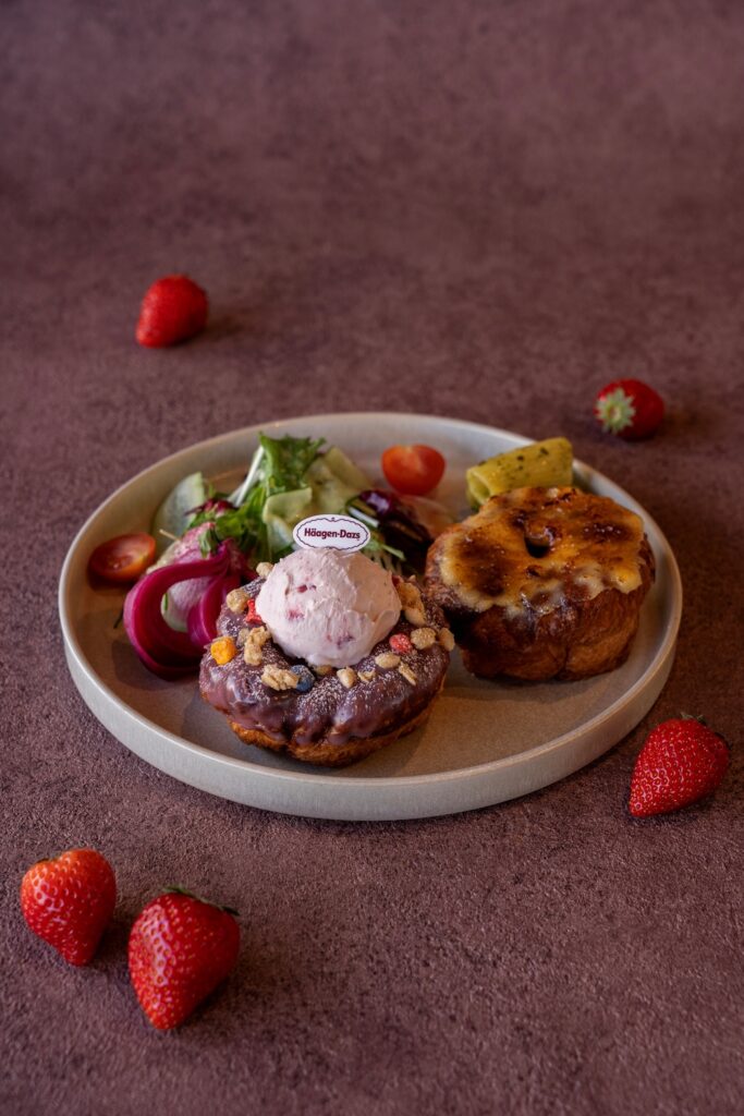 「クロワッサンドーナツ with ハーゲンダッツ」税込み1,430円〜