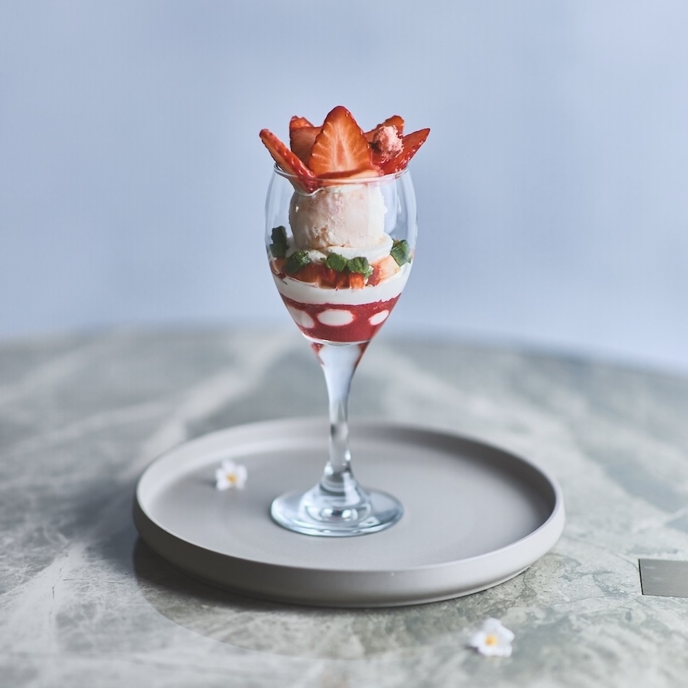 「桜薫る苺グラスパフェ」税込み1,780円