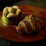 左から「フラワー抹茶フォカッチャ 」税込み900円、「なら抹茶クロワッサン」税込み1,500円