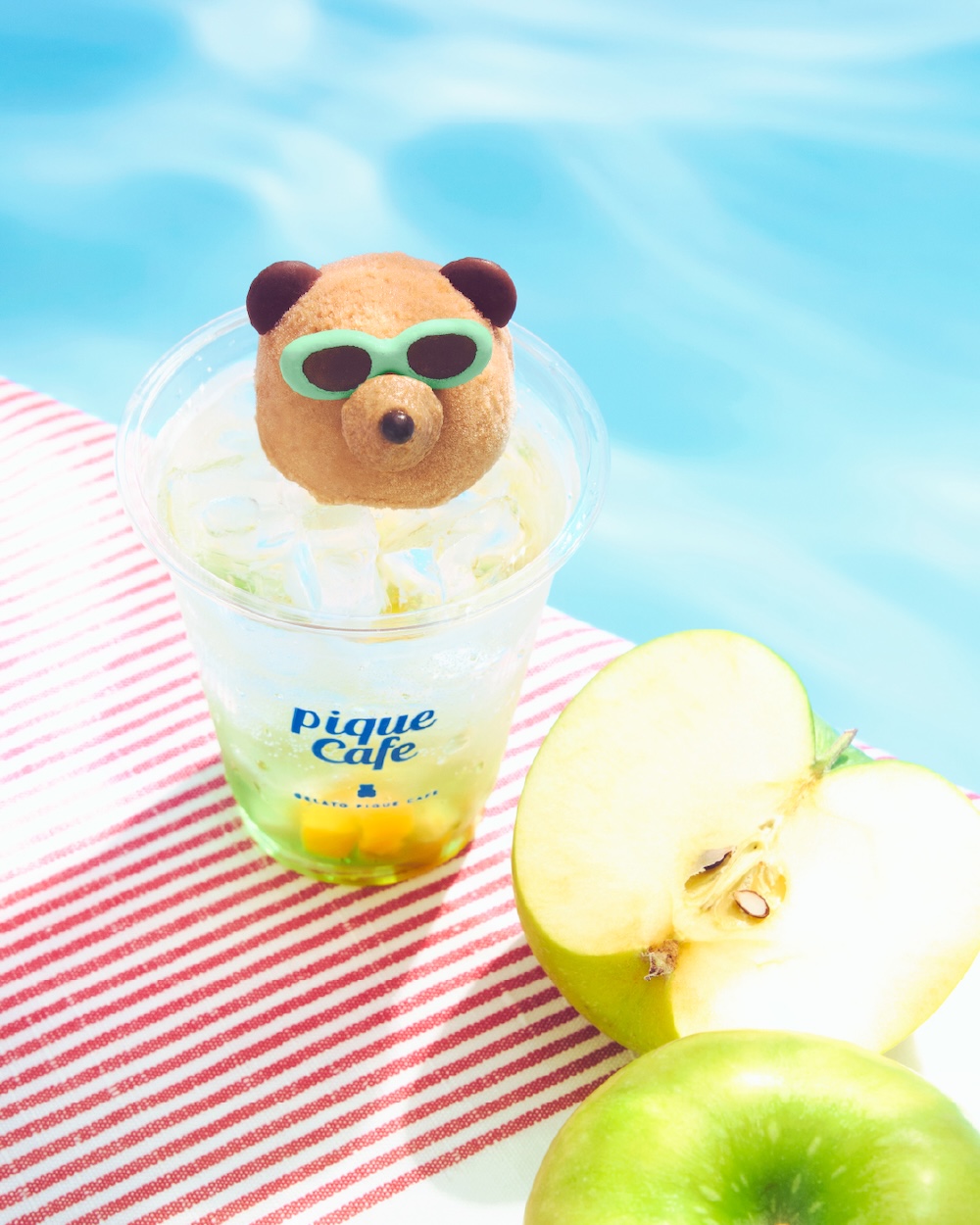 「カラフルソーダフロート」税込み890円