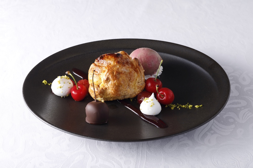 「佐藤錦のチェリーパイ チェリーショコラのアイスクリームとともに」税込み2,700円