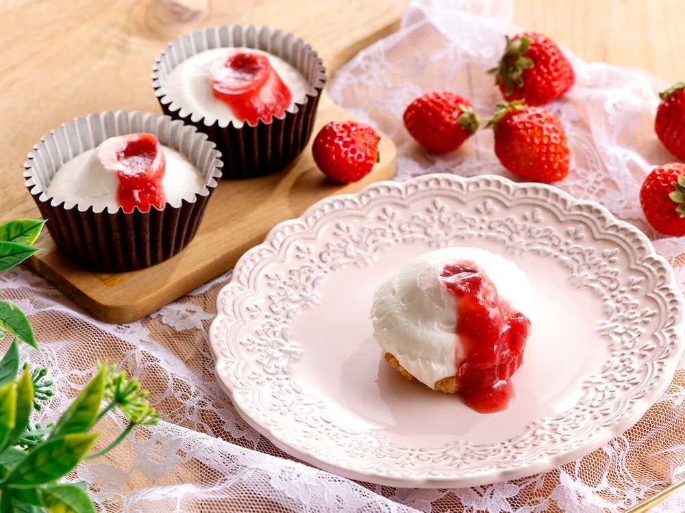 「レアチーズケーキ〜いちごソース〜」イメージ