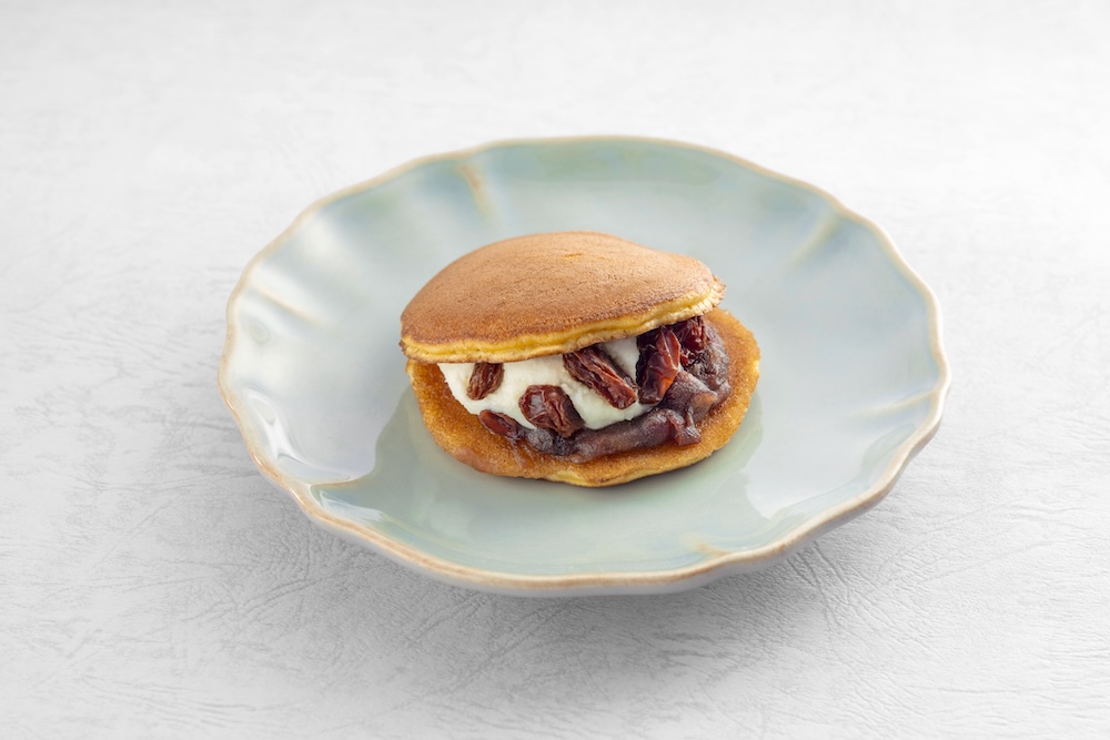 「御菓子処 伊勢屋」の「リコッタレーズンどら」1個・378円