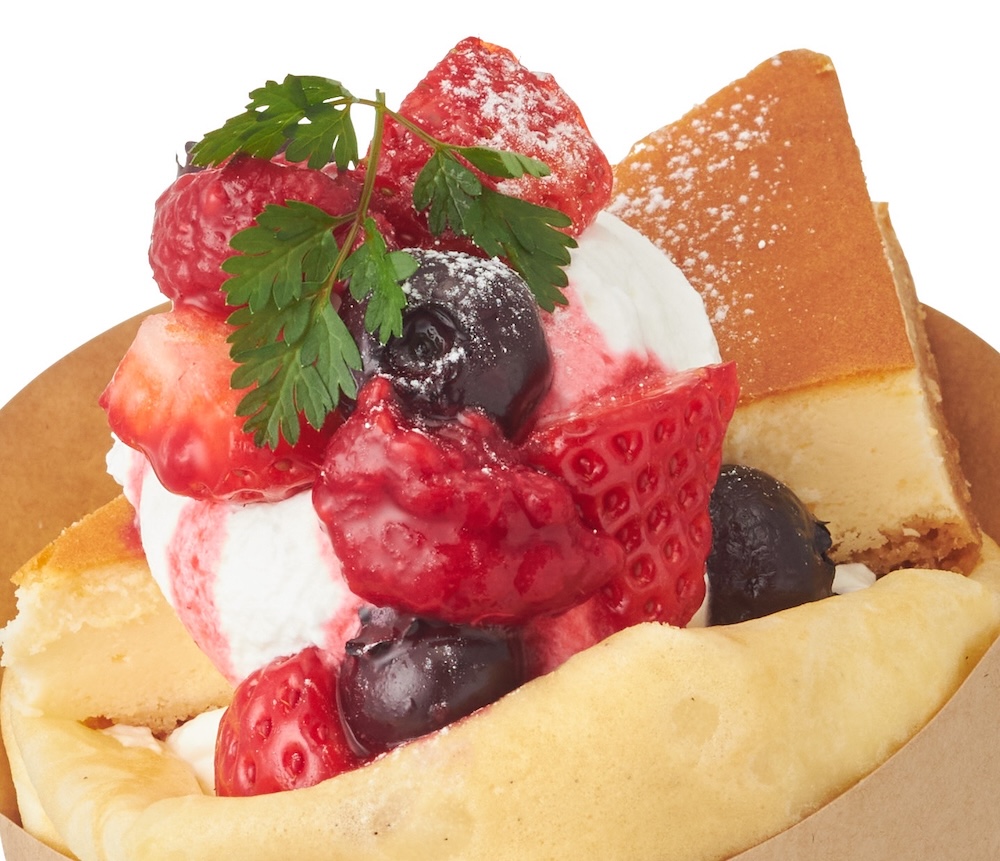 「苺のチーズケーキクレープ　～3種のベリーを添えて～」税込み1,089円