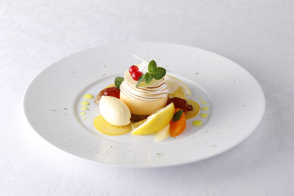 「瀬戸内レモンのタルトシトロン “ 銀座のはちみつ”のアイスクリームを添えて」ドリンク付き・税込み2,700円