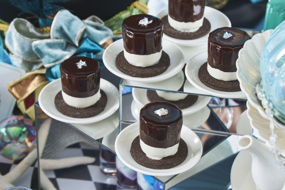 ランチ＆スイーツビュッフェ「アリスと不思議なブルーオーシャン～海底時計が刻むもうひとつの物語～」イメージ