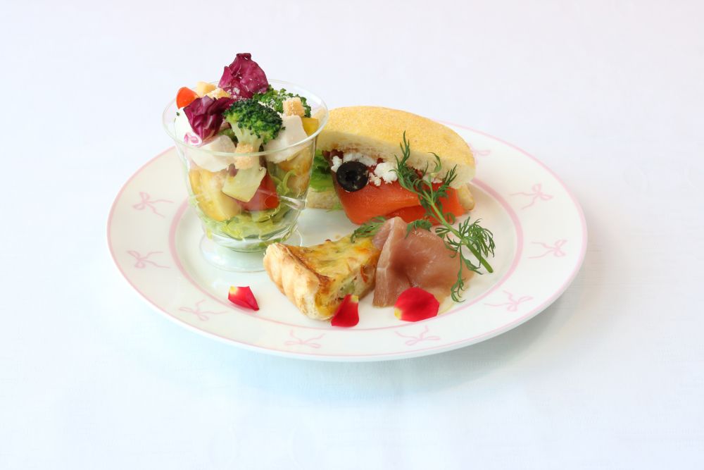 「ショッピングチケット付き 季節の苺アフタヌーンティーセット」イメージ