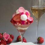 「エンメ（EMMÉ）」の「苺とルバーブのピンクローズパフェ」2,750円