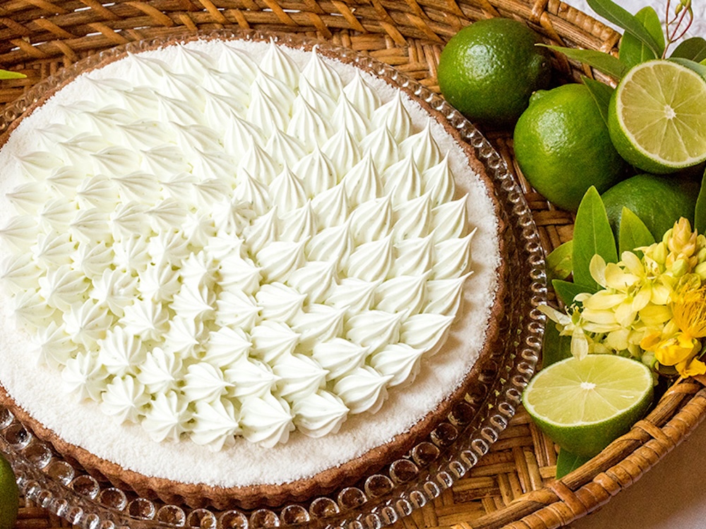 「ライムのタルト～ココナッツ風味～」ピース・税込み993円、ホール・9,936円