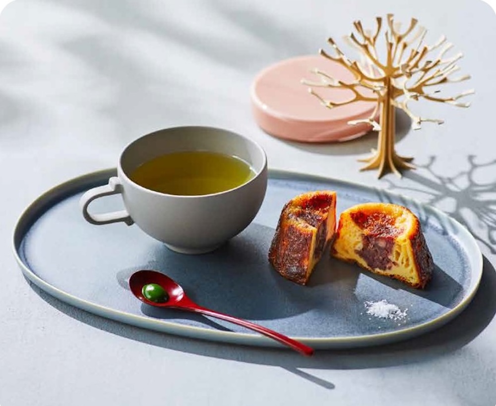 「ベイクショップ ビアンベイク（BAKE SHOP bien Bake）」の「ファーブルトン能登大納言」×「一保堂茶舖」の「煎茶」。各日40セット限定。セット・2,200円