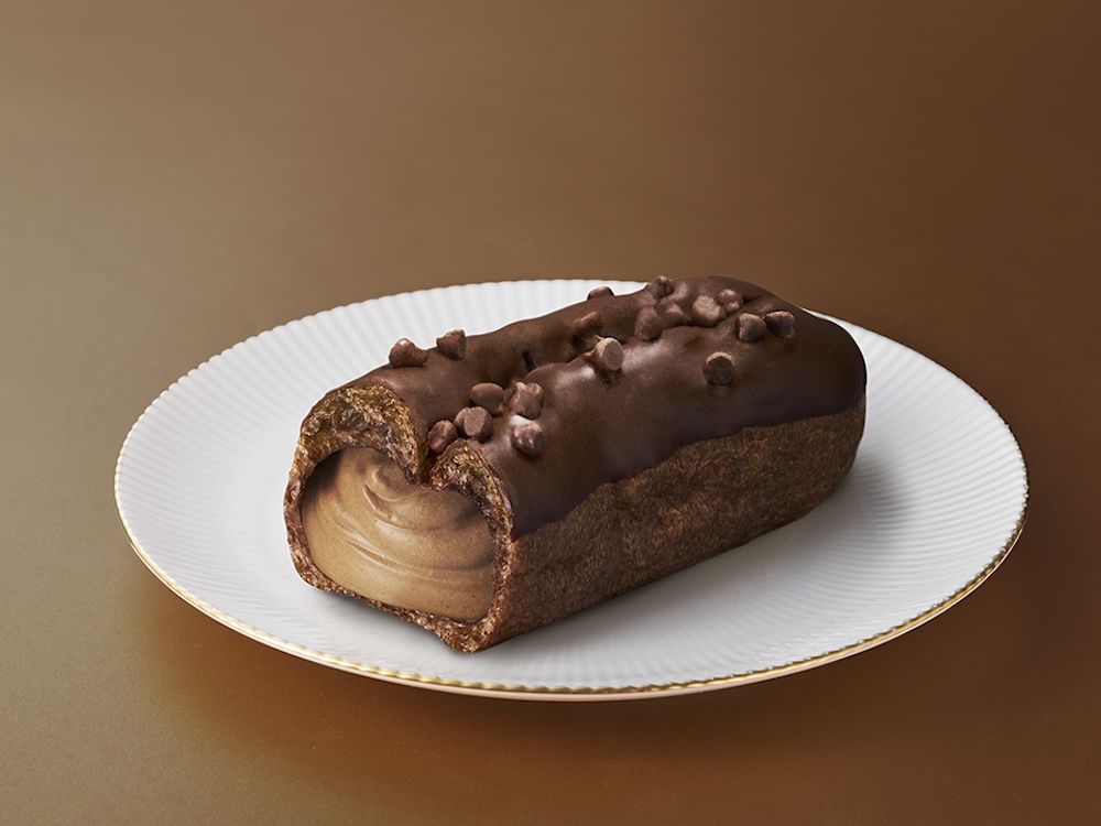 「プレミアムショコラエクレア」税込み302円（沖縄県のみ税込み378円）