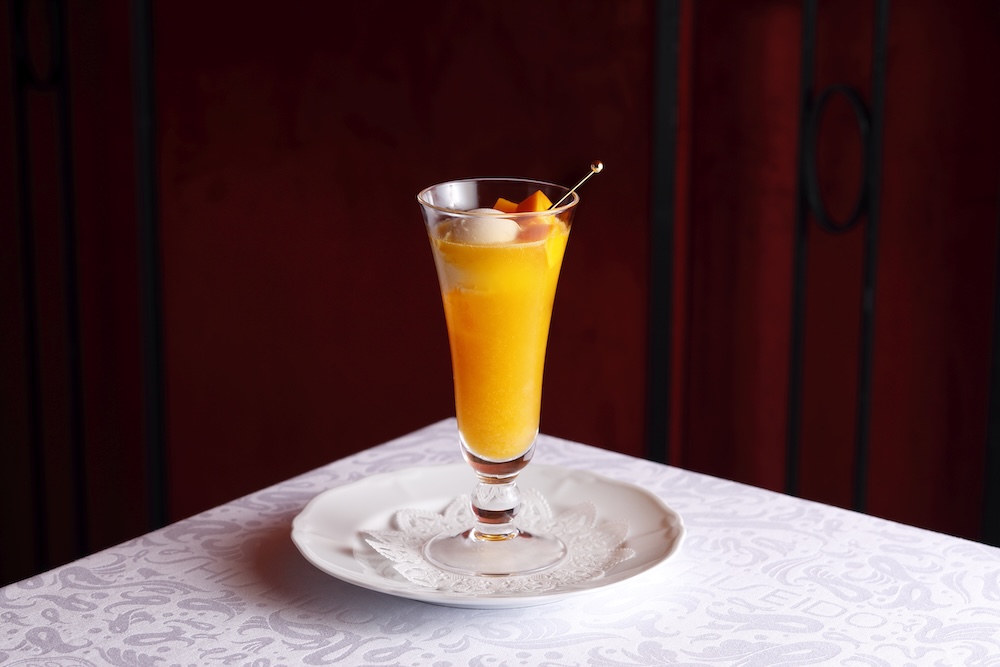 「宮崎県産マンゴー”太陽のタマゴのアイスクリームソーダ」税込み1,500円