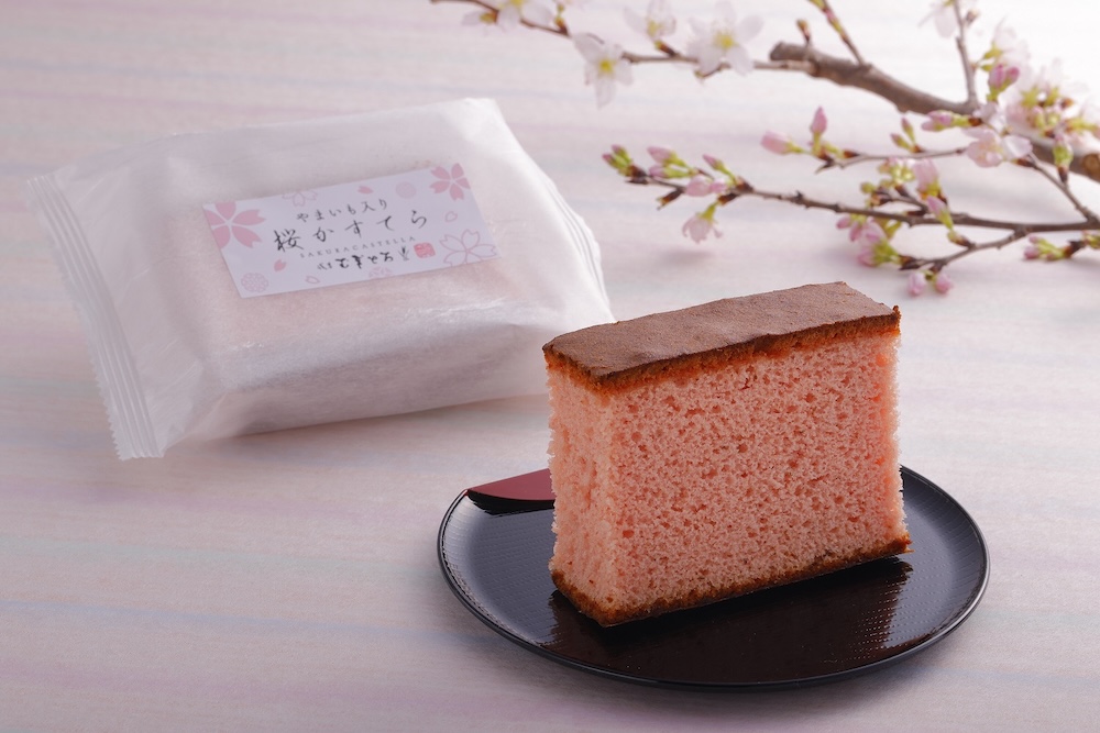 「浅草むぎとろ」の「やまいも入り 桜かすてら」税込み324円
