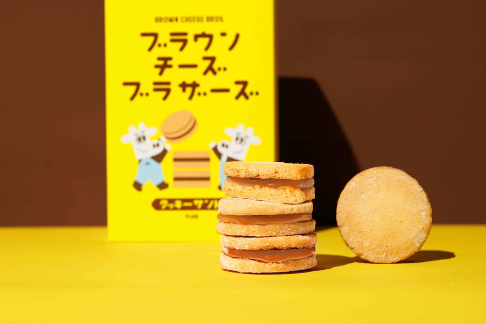5月下旬より販売予定の「ブラウンチーズブラザーズ クッキーサンド」4個入り・税込み1296円〜