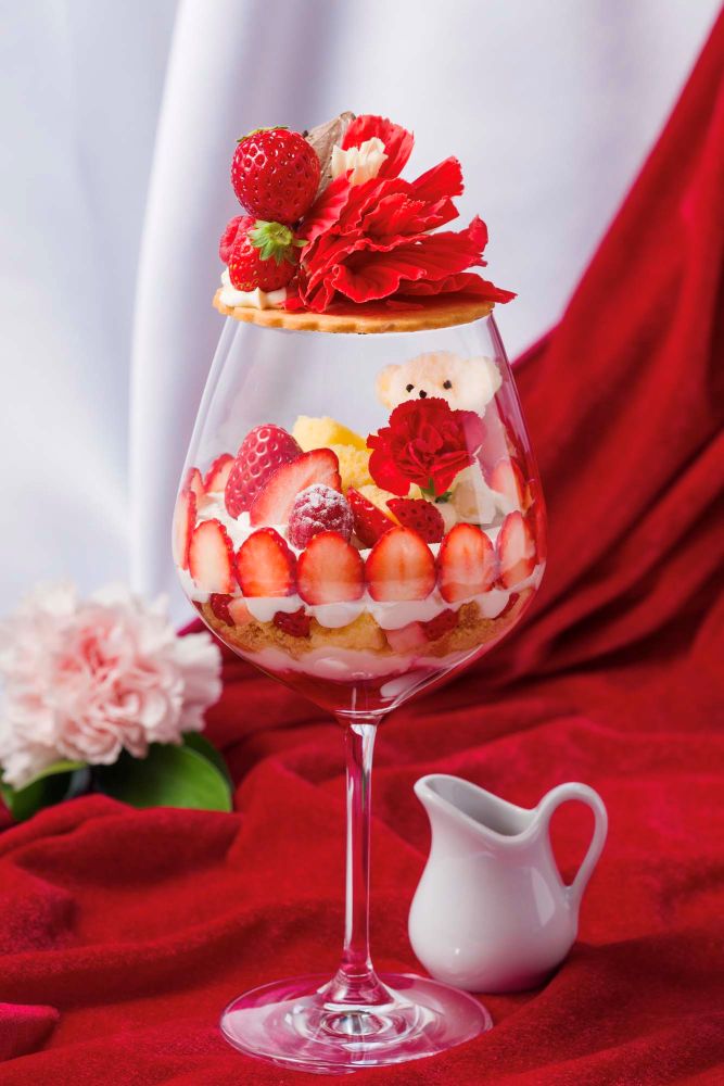 「Mother's Day Parfait 母の日パフェ」税込み2,400円（サービス料含む）