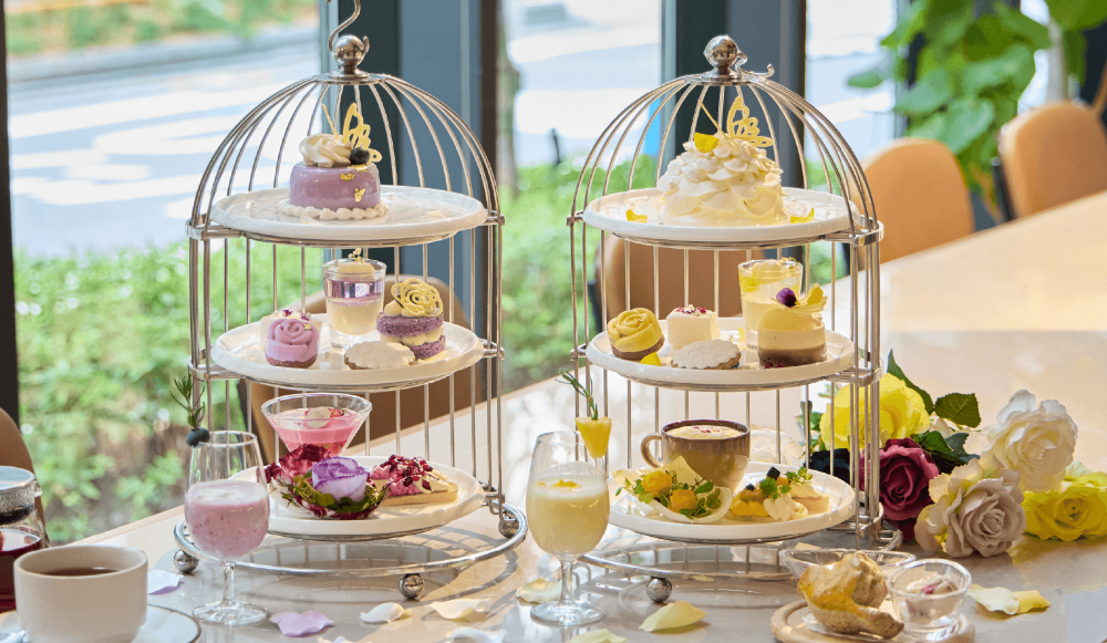 左から春、秋仕様の「クラウド・ローズ アフタヌーンティー」イメージ