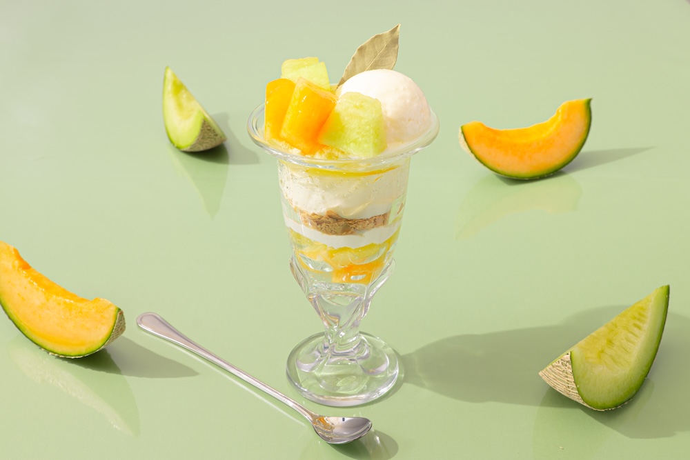イートイン店舗限定「季節のパフェ メロン」税込み1,100円