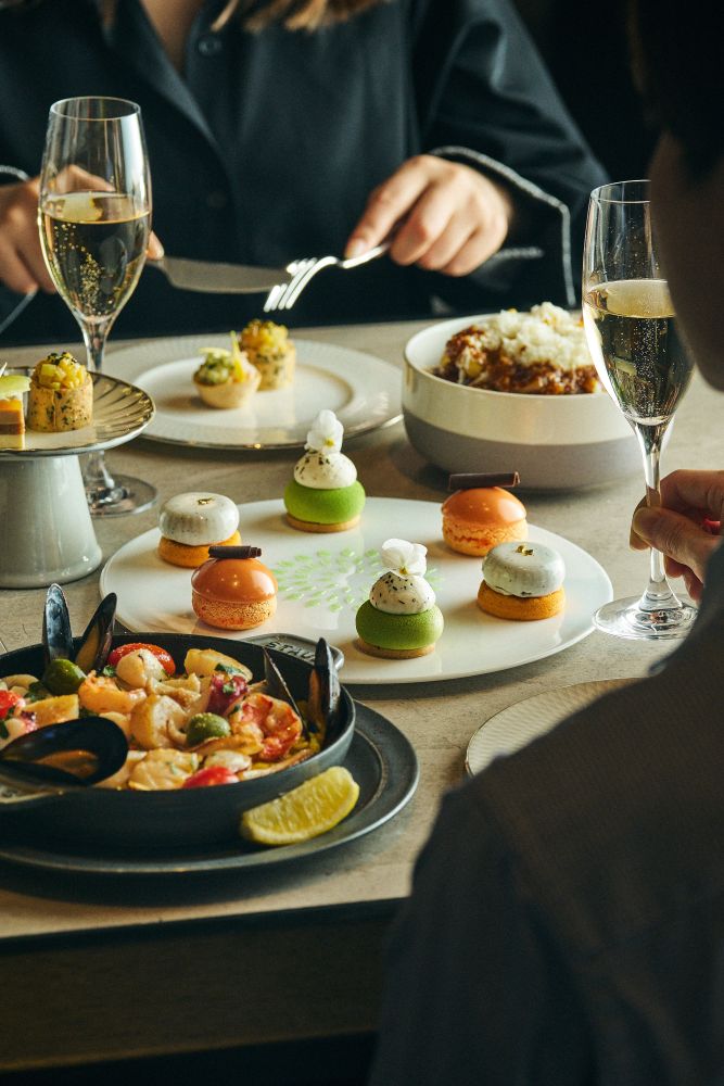 「メロンと日本茶のハイティー“It's 5 O'clock Somewhere”」税込み7,000円～（サービス料含む）