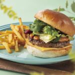 「Beef100％むさしの森チーズバーガー」税込み1,408円〜