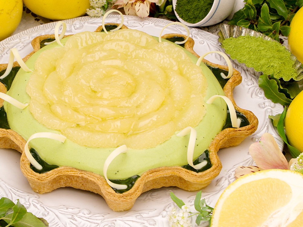 4月1日〜4月30日に販売される「金平糖型 静岡県産抹茶とグレープフルーツのタルト」ピース・税込み1,198円、ホール・税込み11,988円