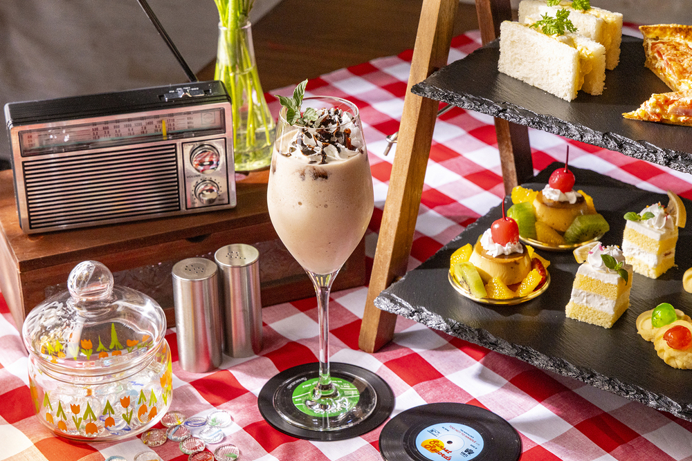 「レトロ仕立てのバナナクッキーシェイク」（＋1,100円）