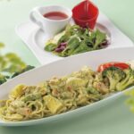 「チキンとアスパラのバジルクリームパスタ（サラダ・スープ付）」税込み1,518円〜