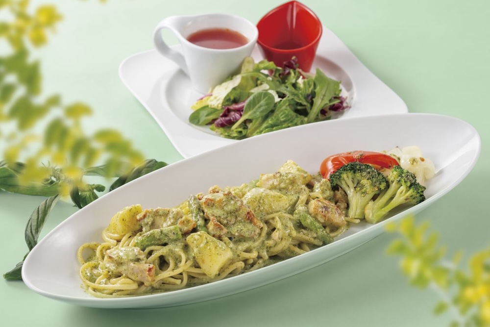「チキンとアスパラのバジルクリームパスタ（サラダ・スープ付）」税込み1,518円〜