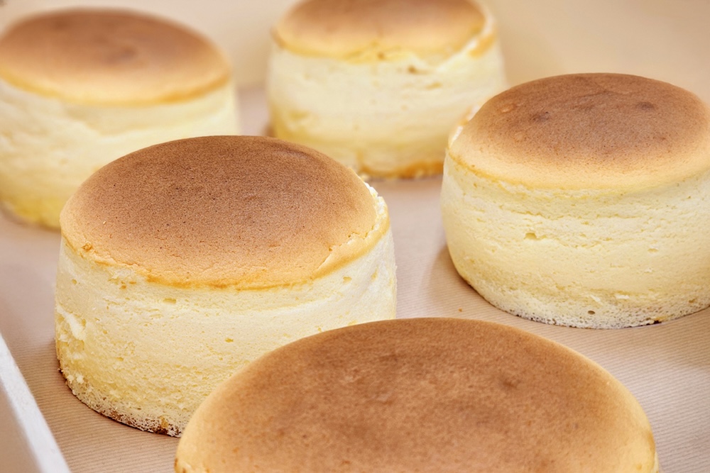 「焼きたてチーズスフレ」イメージ