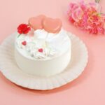 ネット予約受付サイト「FUJIYA-Sweets.com」で展開される母の日限定スイーツ「母の日 ハートのフラワーケーキ」イメージ