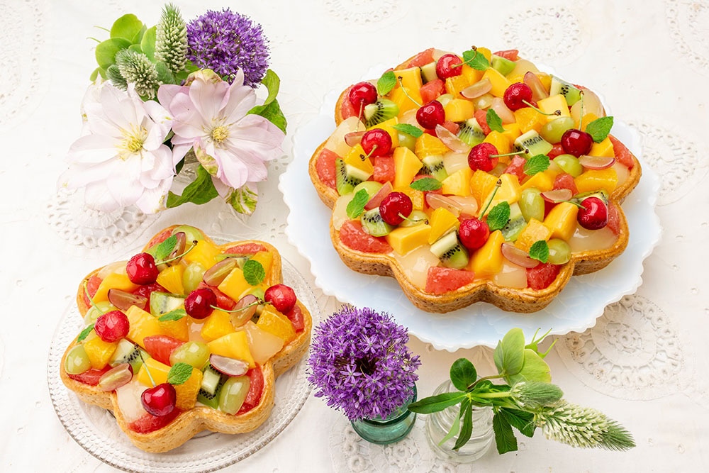 「輪花型 色とりどりのフルーツとチーズムースのタルト」イメージ