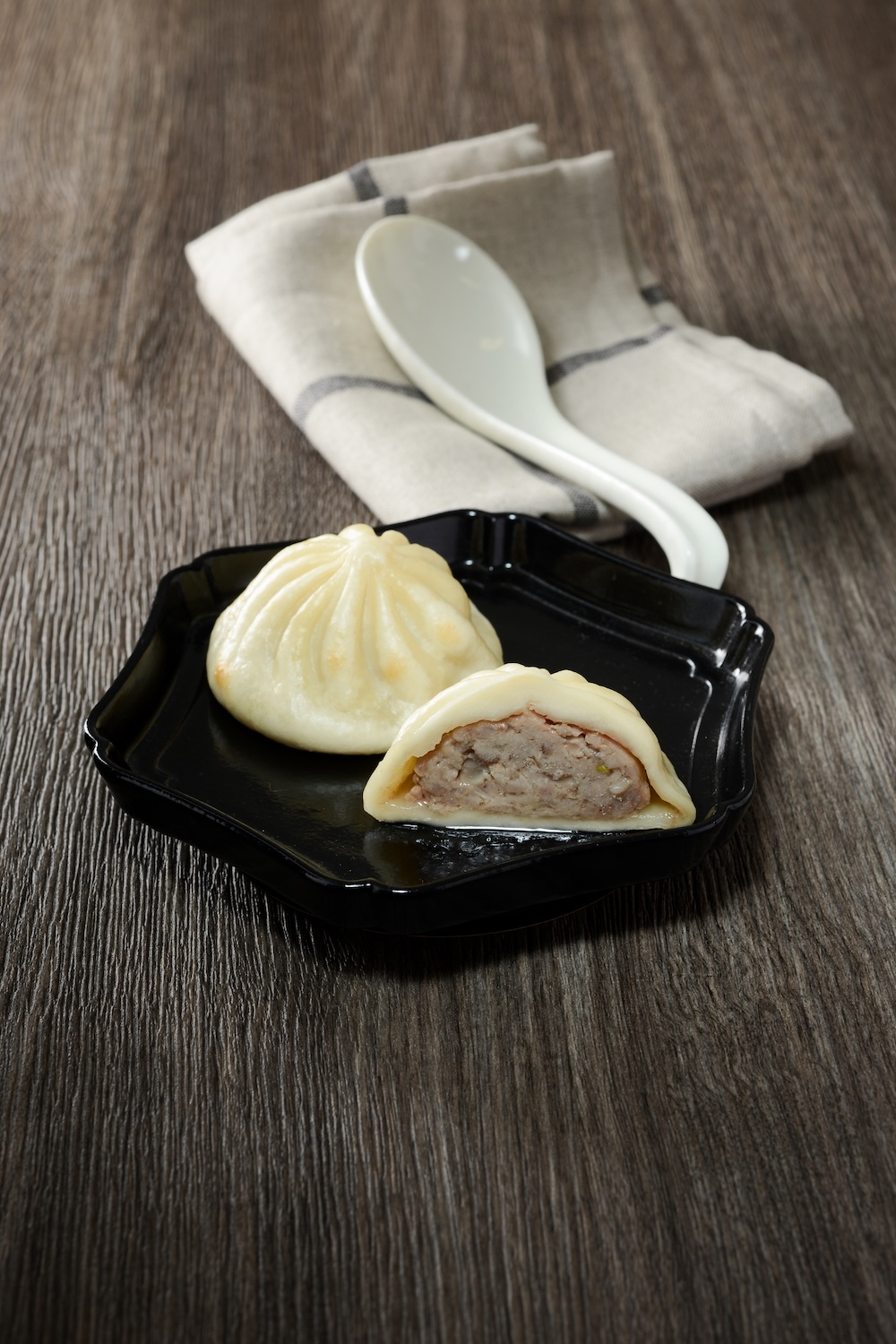 5月19日より発売される「焼小籠包」税込み286円