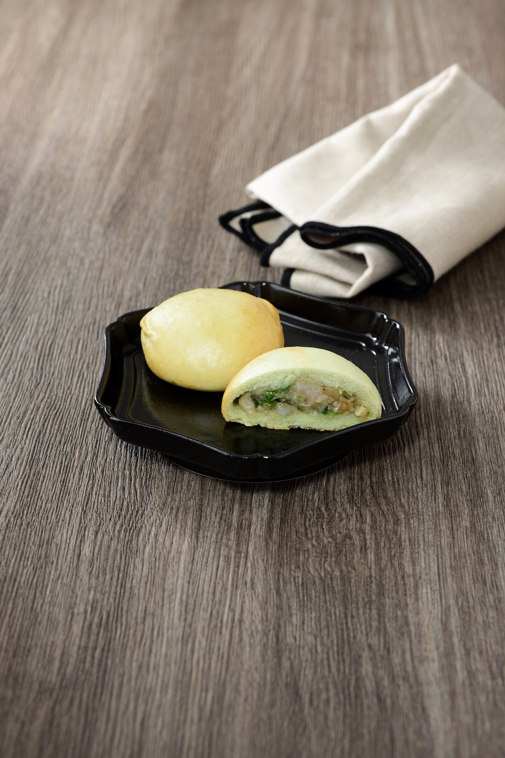 5月19日より発売される「海老ニラまんじゅう」税込み238円