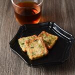 6ガウt16日より発売される「イカと3種野菜のミニチヂミ」税込み225円
