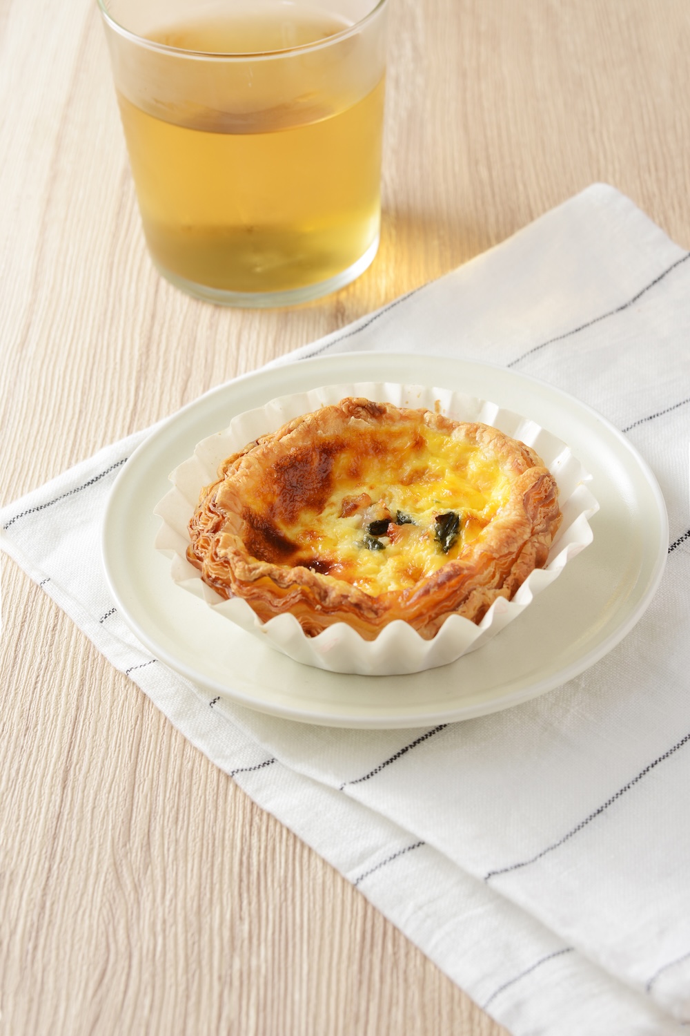 6月30日より発売される「ほうれん草とベーコンのキッシュ」税込み451円