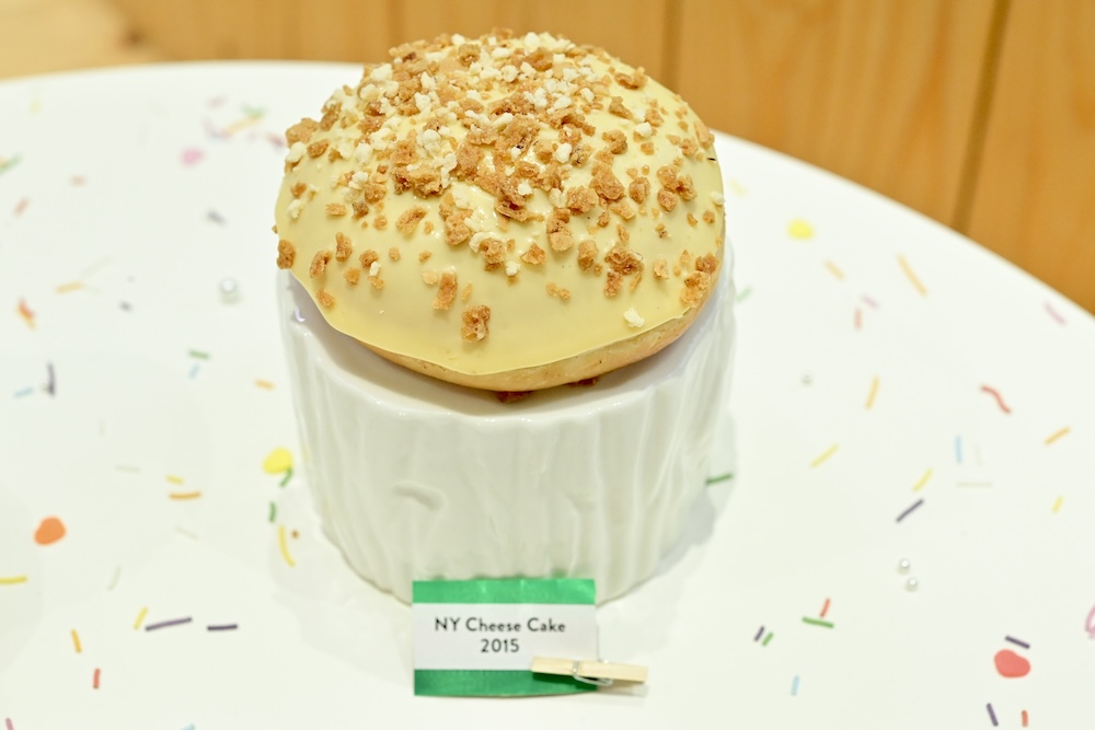 「ニューヨーク チーズケーキ」テイクアウト・税込み378円、イートイン・税込み385円