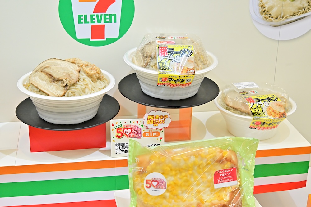 第1弾「中華蕎麦とみ田監修 デカ豚ラーメン アブラ増」税込み734円