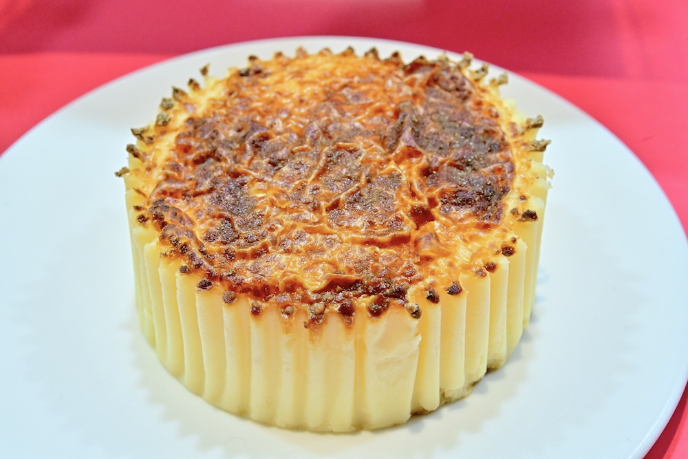 6月8日夕方頃より発売される「盛りすぎ！バスチー-バスク風チーズケーキ-」税込み319円