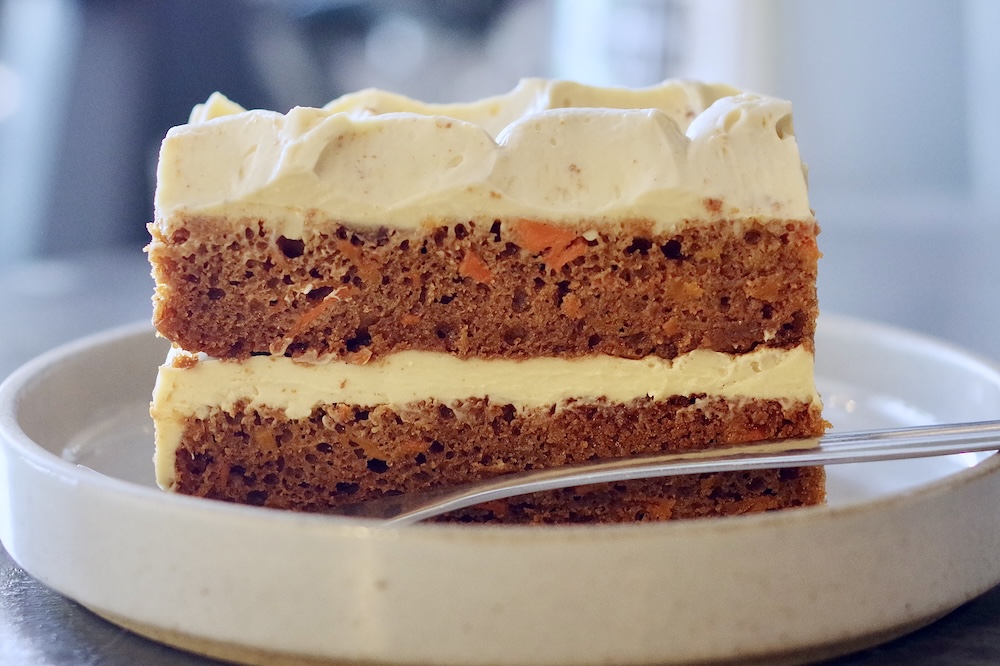 「キャロットケーキ」イートイン・税込み740円